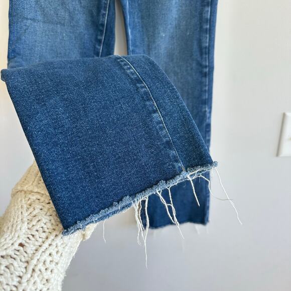 Zara Mid-Rise Raw Hem Straight Leg Jeans Medium Wash 4 - Picture 7 of 11